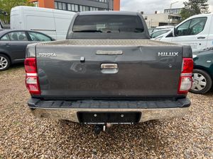 2016 pour Toyota HiLux utilisé boîte de vitesses manuelle FWD camion avec intérieur en tissu foncé - Product Image 4