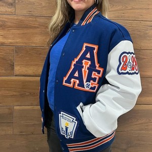 แจ็กเก็ตหนังขนแกะสไตล์ไฮสตรีทคอตั้งผ้ากำมะหยี่ปักลายทีมเบสบอลวิทยาลัย - Product Image 4