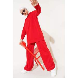 Conjunto básico de 2 piezas para mujer con bolsillo delantero Color rojo - Product Image 2