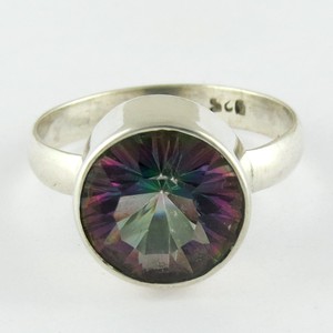 แหวนเงินแท้ 925 ประดับพลอยโทแพซสีรุ้งสุดหรู ดีไซน์สไตล์โบฮีเมียนจาก Shri Ashapura Jewels ตัวเรือนแบบ Bezel Setting ได้รับการรับรองจากผู้ตรวจสอบอิสระ - Product Image 2