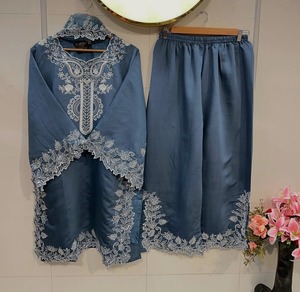 Presentamos el Nuevo Traje Plazo de Crepé Natural con Bordado de Diseñador, con Trabajo de Bordado con Lentejuelas, Completamente Cosido con Elástico - Product Image 4