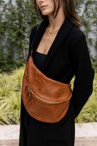 Bolso bandolera de cuero con acabado vintage Ravello - Product Image 2