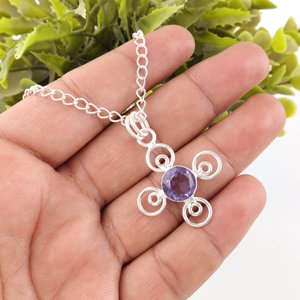 Pendentif Croix Spirale Artisanale avec Pierre Iolite Ronde Taillée en Argent 925 – Bijou Fin pour Mariage et Anniversaire - Product Image 4