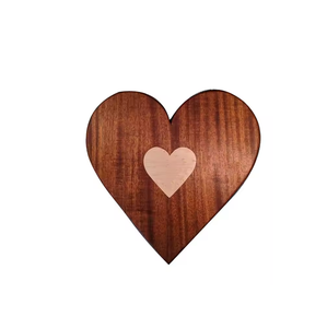 Tablas de cortar de madera natural Juego de 4 piezas Mango en forma de corazón Ecológico Tablas de queso Corte/diseño tallado - Product Image 3