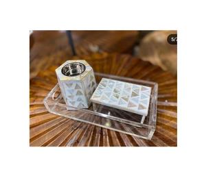 Ensemble de 3 plateaux de service en bois d'acacia avec incrustation de nacre brune certifiée EPCH, qualité artisanale en gros, avec pot en acrylique - Product Image 3