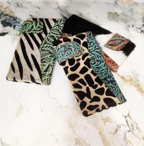 Funda de teléfono con billetera RFID con estilo para mujer, nueva piel de vaca Real tallada en cuero en relieve turquesa occidental - Product Image 5