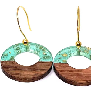 Pendientes de Resina Ecológicos Hechos a Mano de Alta Calidad, Diseño Artístico Único, Patrón Floral Pintado a Mano para Mujeres Modernas y Elegantes - Product Image 1