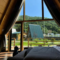 Maison triangulaire à structure en acier fabriquée en Chine, courte période de construction pour les centres de villégiature ou les hôtels