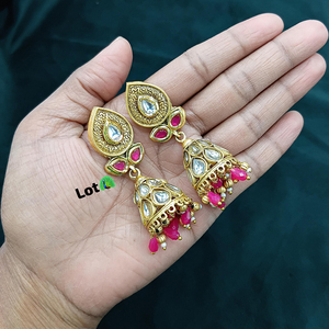 ต่างหูชุบทองและไข่มุก jhumki ที่ทำด้วยมือเครื่องประดับแบบดั้งเดิมสำหรับผู้หญิงเหมาะสำหรับสวมใส่ในงานเทศกาลเจ้าสาว - Product Image 1
