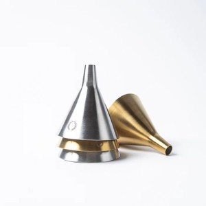 Entonnoir en métal galvanisé pour un transfert de liquide rapide et sans déversement, large ouverture, construction robuste, idéal pour la cuisine, le garage et l'usage industriel - Product Image 3