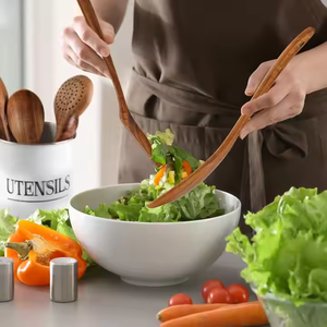 Juego de Utensilios de Cocina de Madera Natural con Cucharas y Espátulas, Pulido Espejo, Diseño de Media Luna, para Fiestas y Cocina - Product Image 1