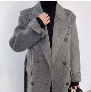 Manteau long à la mode pour femmes, blanc, simple boutonnage, longueur genou, coupe ajustée, doublure en soie respirante, nouvelle collection hiver, en stock - Product Image 4