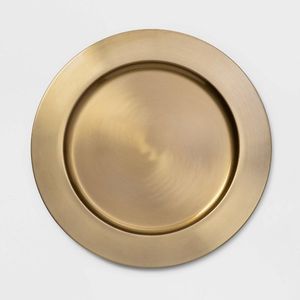 Plaque de chargeur en métal de style antique magnifiquement conçue pour les expériences culinaires traditionnelles et les présentations de banquet formelles - Product Image 6