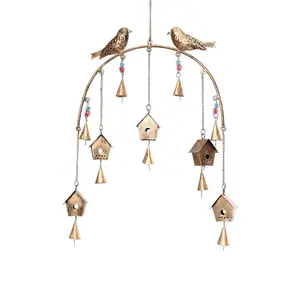 Carillon d'oiseau suspendu en métal artisanal, nouveau Design, perles de fer et de verre recyclées avec finition or Antique pour la décoration intérieure