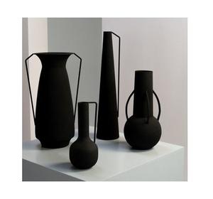 Florero clásico de metal con superficie acabada recubierta de negro para decoración moderna del hogar - Product Image 3