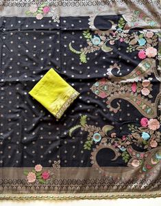 Sari de Mujer de Georgette Khadi Puro con Borde Butta y Pallu Abierto - Product Image 5