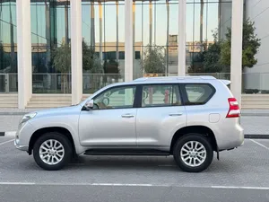 Mejor Oferta Prado VXR LHD |   Motor de Gasolina de 2.7 Litros |   Transmisión Automática |   5 Puertas 7 Plazas |   SUV 4x4 con todas las opciones - Product Image 2