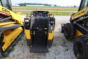 Mini-chargeuse compacte sur chenilles New Holland C314 18KW neuve et d'occasion disponible dès maintenant à prix abordable - Product Image 3