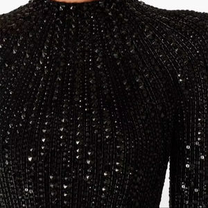 เดรสผ้าชีฟองลูกปัดสีดำทำด้วยมือสำหรับผู้หญิงกระโปรงสั้นคอกลมลำลองแขนยาวชุดปาร์ตี้เซ็กซี่กำหนดเอง - Product Image 1