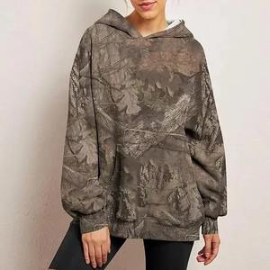 Sudadera con Capucha de Camuflaje para Mujer con Bolsillos, Estampado de Hoja de Arce, Sudadera Deportiva Extra Grande, Nuevo Estilo de Otoño, Fibra de Poliéster - Product Image 1