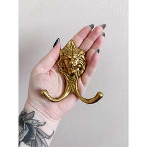 Ganchos de pared de latón de inspiración vintage con diseño antiguo para la decoración del hogar diseño en forma de León ganchos de pared de trabajo dorado - Product Image 1