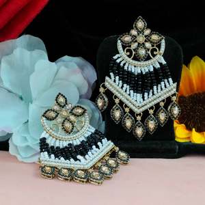 ต่างหูแฟชั่นแบบห้อยประดับมุกที่ดูซับซ้อนสง่างามแบบคลาสสิก - Product Image 4