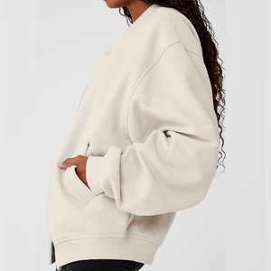 New Style Cropped Women's Varsity <b>Jacket</b> with Sheep Fur Stand <b>Collar</b> Long Sleeves for Winter Contrast Color Baseball Design - Product Image 4