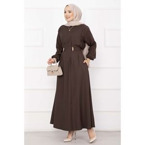 Robe Hijab Dorée avec Broche et Détail à la Taille, Style Simple, Couleur Café, Lavable, avec Taille Naturelle - Product Image 3