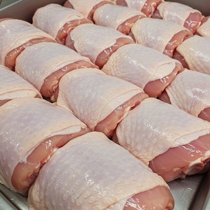 Muslos de pollo congelados Suministro a granel de aves de corral limpias y frescas para empresas de catering Cadenas minoristas e industria alimentaria Grado superior - Product Image 2