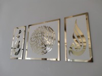 Décoration murale élégante en métal au design géométrique avec des éléments faits à la main, parfaite pour la décoration de la maison élégante