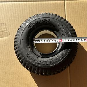 Pneu tubeless solide Unilli 3.00-4/260*85 4 plis en caoutchouc noir -225-2 Powertrax Tread Fabriqué à Taïwan - Product Image 3