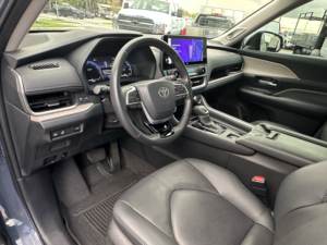 Limpio de segunda mano 2024 Toyo_ta Grand Highlander Limited FWD - Product Image 4