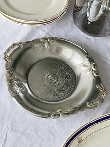 Assiette de présentation élégante en or rose pour décor de table de mariage et repas raffiné, parfaite pour les fêtes, les événements et les occasions festives - Product Image 3