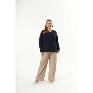 Blusa de Punto Azul Marino con Cuello en V para Mujer Talla Grande RMG, con Detalle de Pedrería y Acento de Tul en Hombros y Espalda - Product Image 4
