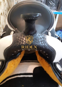 Sillín de doma de cuero de caballo ecuestre, sillín de alta calidad para espectáculo de caballos, sillín de diseñador cosido para exportación - Product Image 5