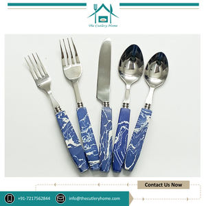 Venta mundial 100% Calidad genuina Último diseño real Diseño de mármol Juego de cubiertos con mango de resina de sombra azul y blanca - Product Image 2