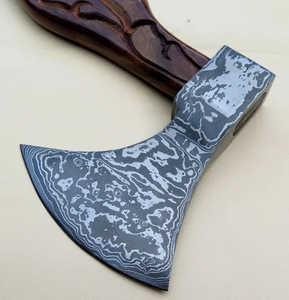 Hacha de Acero de Damasco Grabado con Mango de Madera de Fresno, 4 3/4 Pulgadas de Hoja, 18 Pulgadas de Longitud Total, Grado Industrial, Alta Calidad, de Steel Craft International - Product Image 4
