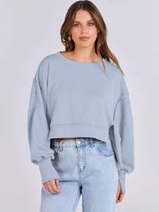 Pull en molleton surdimensionné brodé personnalisé à manches longues sweat-shirt de sport court pour femmes fabriqué au Pakistan - Product Image 6