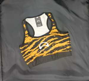 ชุดออกกำลังกายผู้หญิง 2 ชิ้น เสื้อชั้นในกีฬาและกางเกงเลกกิ้ง แบบเรียบ สีพื้น พิมพ์ลายด้านหน้า ระบายอากาศได้ดี แห้งเร็ว เป็นมิตรกับสิ่งแวดล้อม เหมาะสำหรับออกกำลังกายที่ยิม - Product Image 1