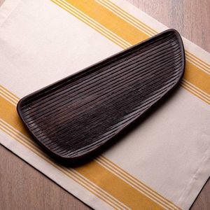 Nueva bandeja de madera con borde ondulado y asas dobles, estilo rústico, para servir charcutería y aperitivos. - Product Image 3