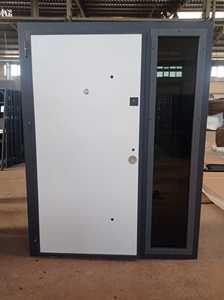 ABSDOOR SAFIRA Porte en acier isolée de qualité supérieure Contrôle supérieur de la chaleur et du bruit France Style élégant ISO/EN 14351-2 Cuisine Supermarché - Product Image 4