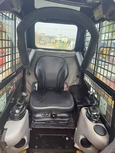 Cargadora Compacta CAT 275 de Alta Calidad, con Pocas Horas de Trabajo, Origen BE, en Venta a Buen Precio - Product Image 4