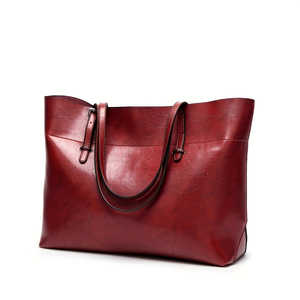 Sac fourre-tout élégant marron pour femme avec bandoulière réglable, fermeture éclair, spacieux et stylé pour le travail, les voyages et le quotidien - Product Image 3