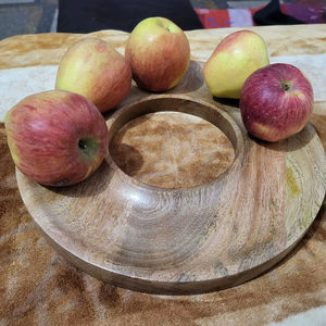 จานเสิร์ฟพร้อมลวดลายธรรมชาติดีไซน์หรูหราทำด้วยมือทำจากไม้อะคาเซียหรูหราสำหรับตกแต่งบ้านจากอินเดีย - Product Image 1