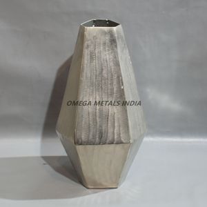 Florero de metal plateado hexagonal único al por mayor de fábrica con superficie texturizada para una decoración elegante del hogar y la Oficina - Product Image 2