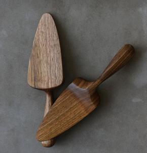 Serveur de gâteau en métal fini antique de haute qualité avec de belles gravures complexes et un ensemble de fromage durable Design moderne - Product Image 4