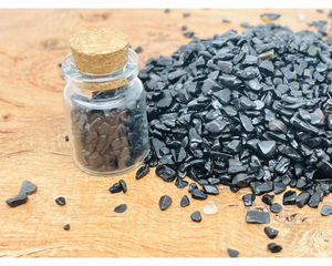 คริสตัลแบล็คทัวร์มาลีนแบบชิปส์ หินธรรมชาติบดละเอียด รูปทรงไม่สม่ำเสมอ ขนาด 3 ถึง 5 มม. ขายส่งจำนวนมาก - Product Image 4