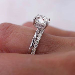 Bague de mariage en or blanc massif 14K 0.84 TCW coupe Moissanite Design minimaliste pleine éternité bande d'empilage bague assortie GRA - Product Image 3