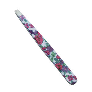 แหนบปลายเฉียงลายดอกไม้สีขาว ขนาด 9.7 ซม. ผลิตจากเหล็กกล้าคาร์บอนสูง ทำด้วยมือ ทนทาน น้ำหนักเบา ทันสมัย หรูหรา ระดับมืออาชีพ สำหรับตกแต่งคิ้วและขนคิ้วคุด - Product Image 4