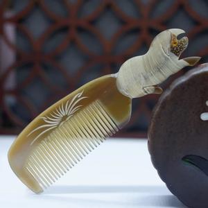 Peine de Cuerno de Búfalo con Tallado y Grabado 3D para el Cuidado del Cabello y un Estilo Elegante de Alta Calidad - Product Image 3